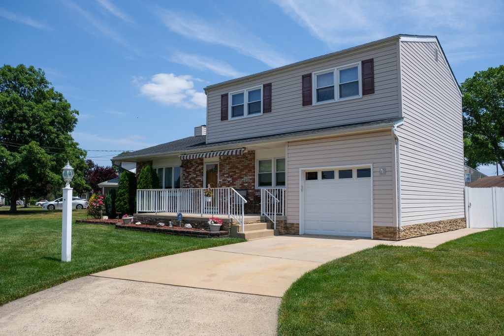 Front exterior of a home in Hamilton Township NJ representative of local buyer opportunities