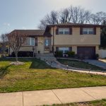 Bordentown Township NJ split level home with front yard