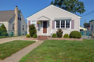 Ranch-style home with a landscaped front yard in Hamilton Township NJ.